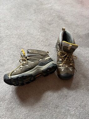 Keen Hiking Boots Women Size 9.5